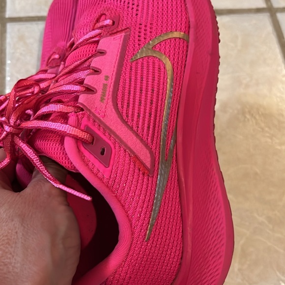 Women’s Nike sneaker - Picture 3 of 5